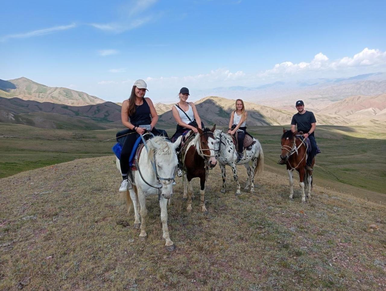 Bagysh Yurt Camp Azamat At Song Kol Lake מראה חיצוני תמונה