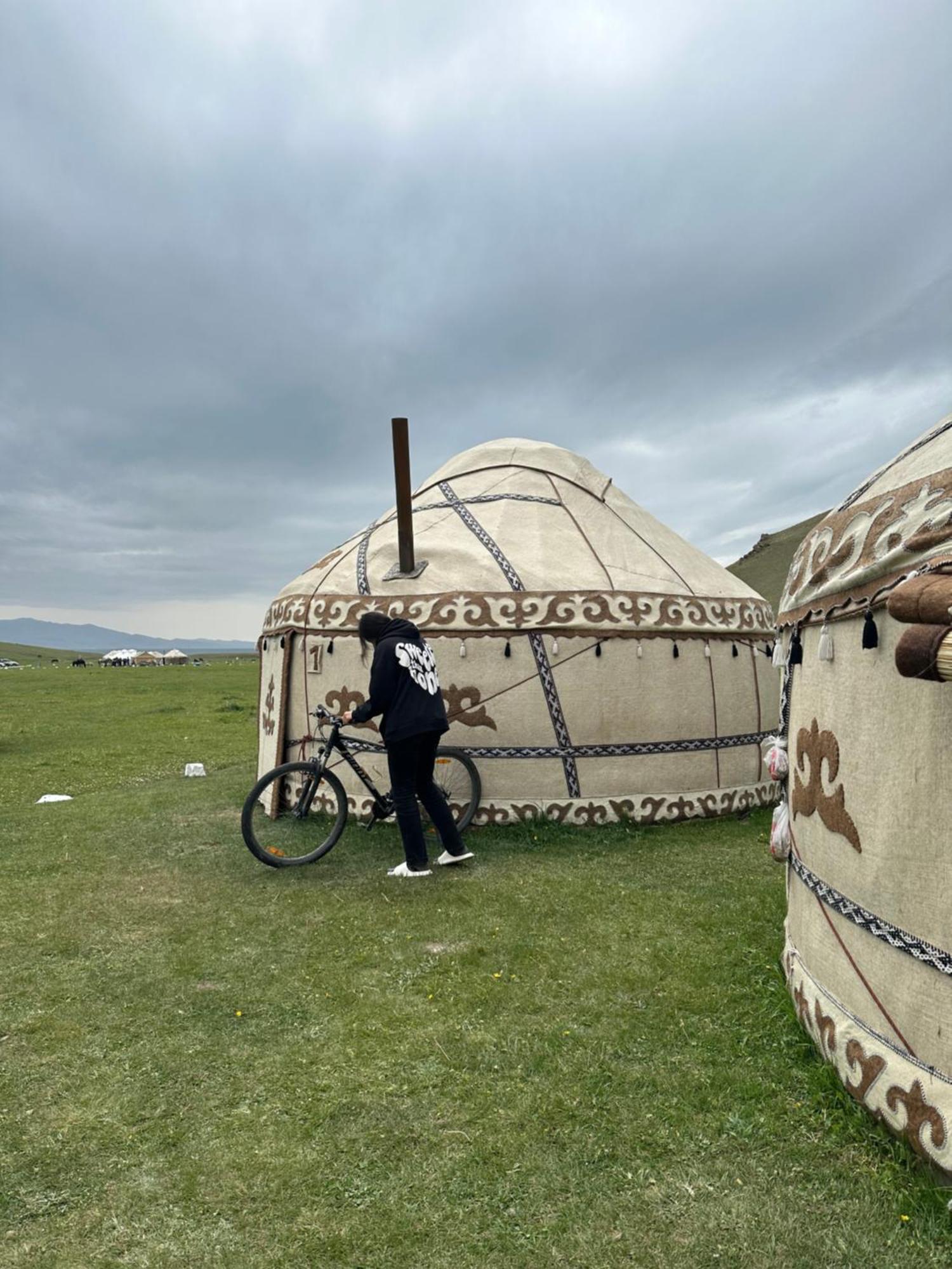 Bagysh Yurt Camp Azamat At Song Kol Lake מראה חיצוני תמונה