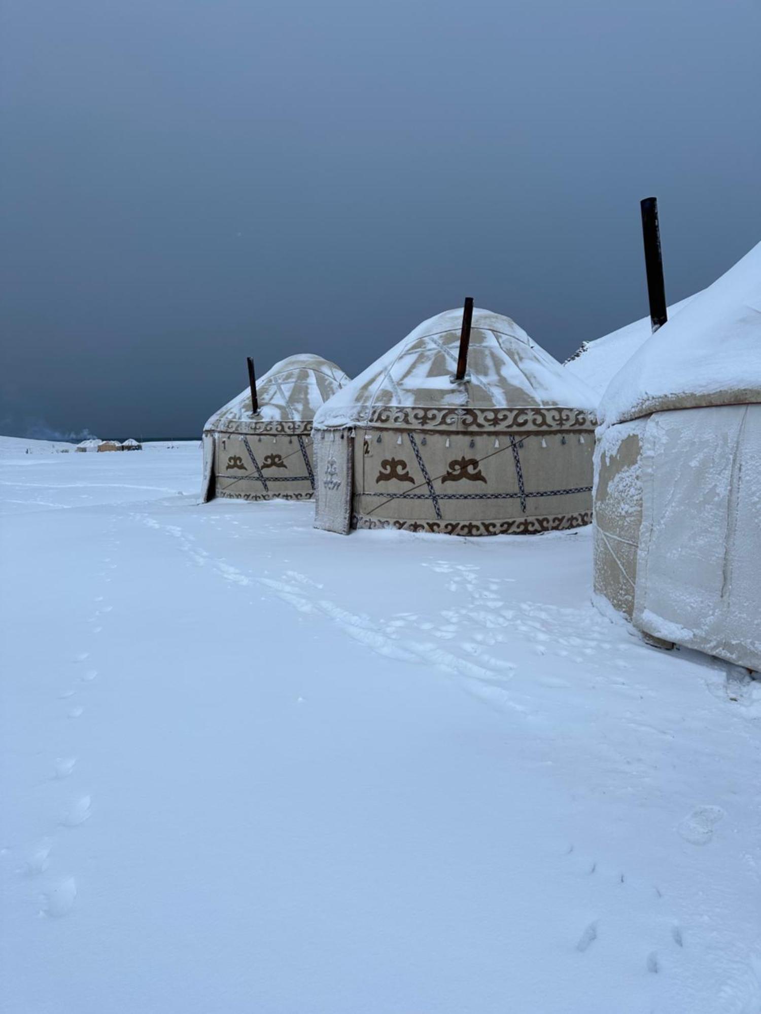 Bagysh Yurt Camp Azamat At Song Kol Lake מראה חיצוני תמונה