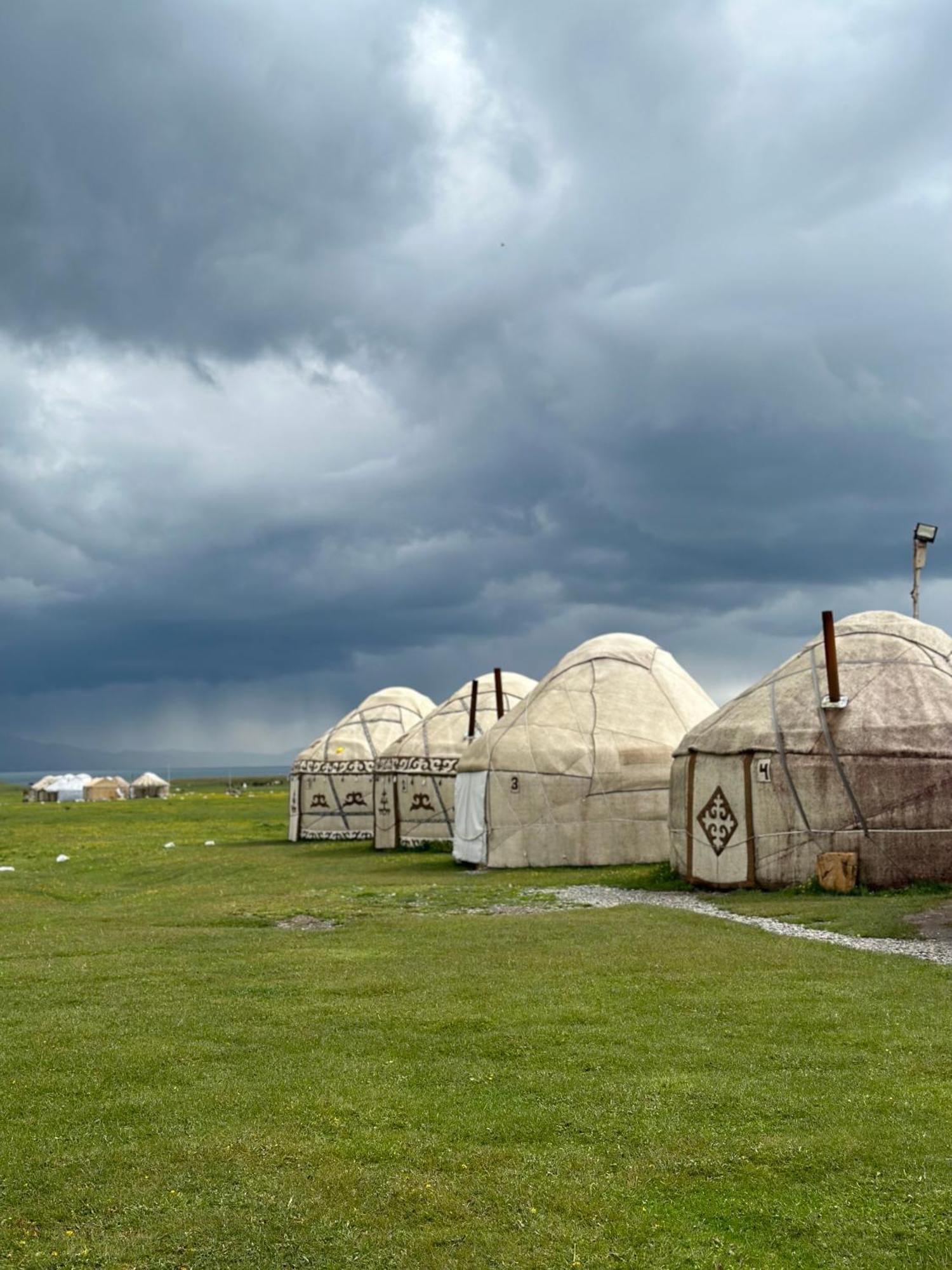 Bagysh Yurt Camp Azamat At Song Kol Lake מראה חיצוני תמונה