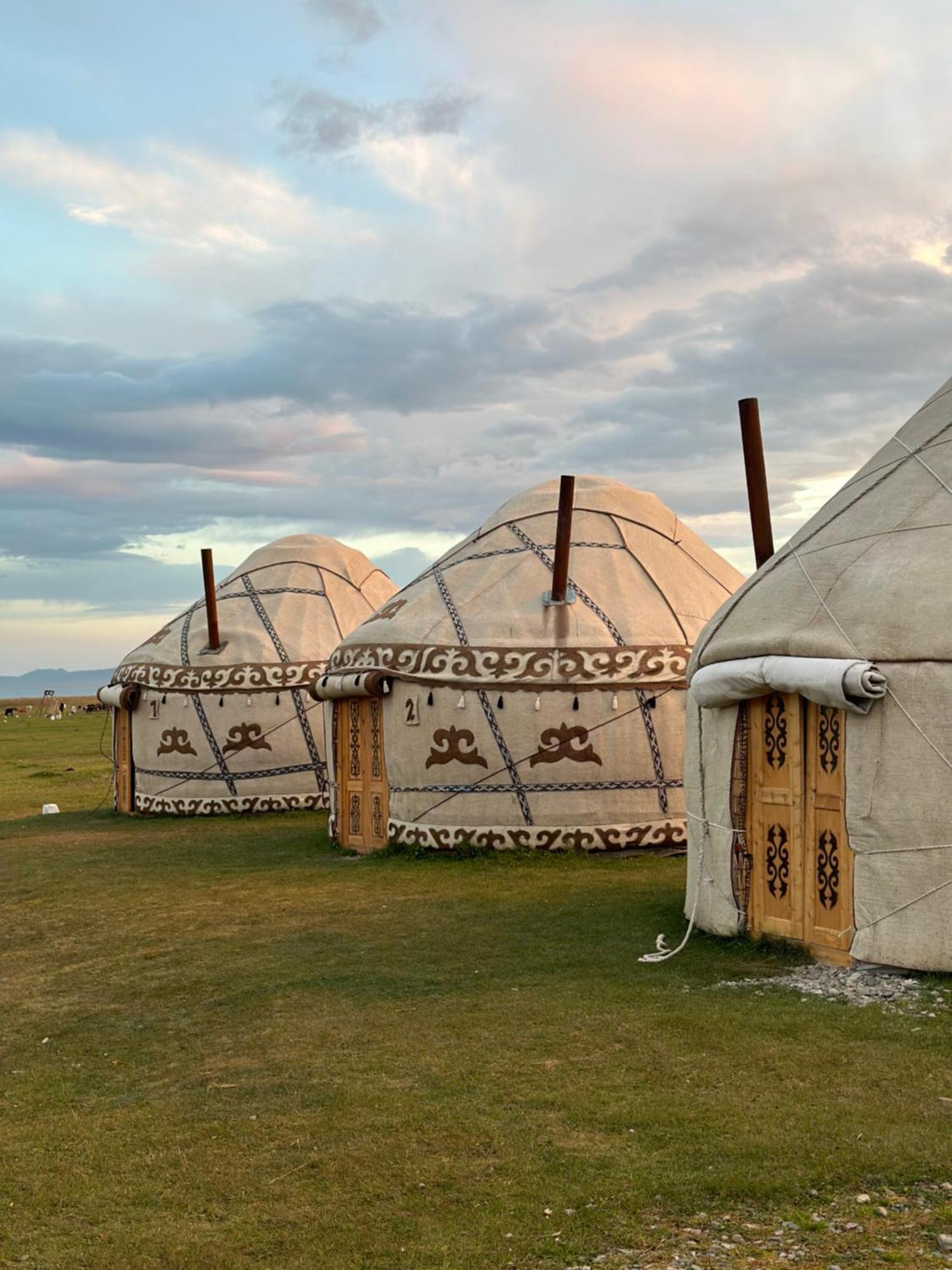 Bagysh Yurt Camp Azamat At Song Kol Lake מראה חיצוני תמונה